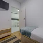 Rent a room of 220 m² in madrid