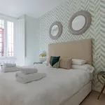 Rent 1 bedroom apartment of 581 m² in Málaga