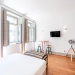 Rent 1 bedroom apartment of 30 m² in Porto