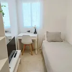 Rent 4 bedroom apartment in Barcelona