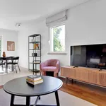 Rent 2 bedroom apartment of 1076 m² in Lisbon