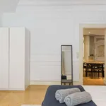 Rent a room of 317 m² in madrid