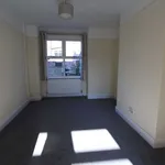 Rent 3 bedroom flat in East Midlands