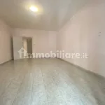 Affitto 4 camera appartamento di 90 m² in Catania