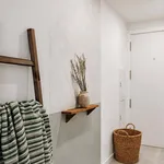 Rent 4 bedroom apartment of 66 m² in Barcelona