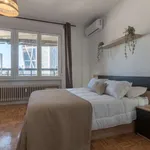 Rent a room of 140 m² in madrid