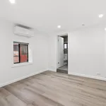 Rent 4 bedroom apartment in North Melbourne