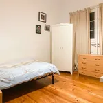 Rent a room of 90 m² in lisbon