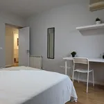 Rent 4 bedroom apartment in Madrid