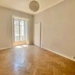 Appartement de 175 m² avec 6 chambre(s) en location à Nantes