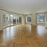 Rent 3 bedroom apartment of 208 m² in New York