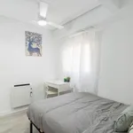 Rent 5 bedroom apartment in Madrid