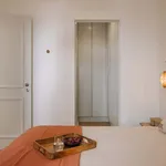 Rent 6 bedroom apartment of 82 m² in Lisboa