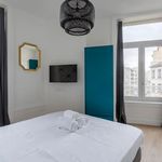 Rent 2 bedroom apartment of 450 m² in Lyon