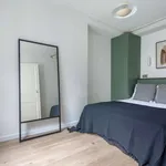 Rent 1 bedroom apartment of 44 m² in paris