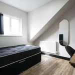 Rent 8 bedroom house in Wales