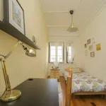 Rent a room of 150 m² in lisbon