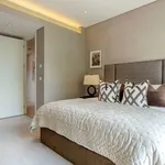 Rent 3 bedroom flat in Green