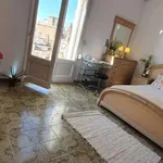 Rent a room of 280 m² in barcelona