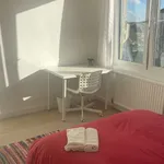 Rent a room of 1042 m² in edinburgh