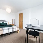 Rent 3 bedroom flat in Leeds