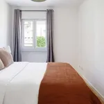 Rent 2 bedroom apartment of 65 m² in lisbon