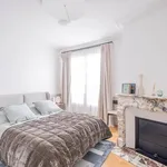 Rent 5 bedroom apartment of 165 m² in Paris