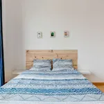 Rent a room of 100 m² in lisbon