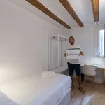 Rent a room of 75 m² in barcelona