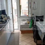 Affitto 4 camera appartamento di 135 m² in Naples