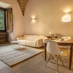 Rent 1 bedroom apartment of 55 m² in Florence