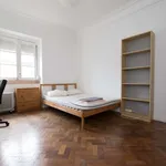 Rent a room of 100 m² in lisbon