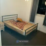 Rent 3 bedroom flat in Leeds