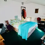 Rent 6 bedroom house in Wales