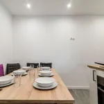 Rent 4 bedroom apartment in Madrid