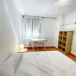 Rent 4 bedroom apartment in Valencia