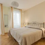 Rent 1 bedroom apartment of 50 m² in Florence