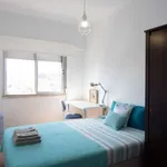 Rent a room of 90 m² in lisbon