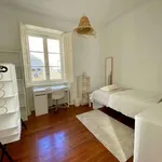 Rent a room of 150 m² in lisbon