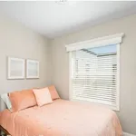 Rent 3 bedroom house in North Hollywood