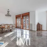 Rent 4 bedroom apartment of 150 m² in Milan