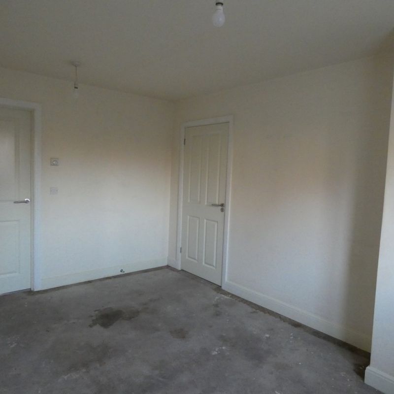 2 bed End Terraced House to Let Red Lake