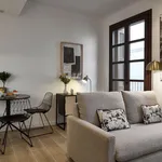 Rent 4 bedroom apartment of 50 m² in Barcelona