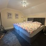 Rent 3 bedroom flat in East Midlands