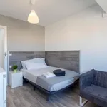 Rent 4 bedroom apartment in Valencia