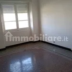 Affitto 5 camera appartamento di 195 m² in Savona