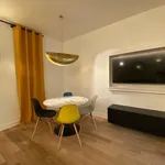 Appartement de 667 m² avec 2 chambre(s) en location à Paris