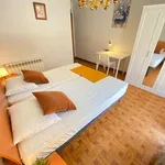 Rent a room of 85 m² in Madrid