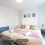 Rent 3 bedroom flat in Yorkshire And The Humber