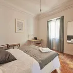 Rent a room of 100 m² in lisbon